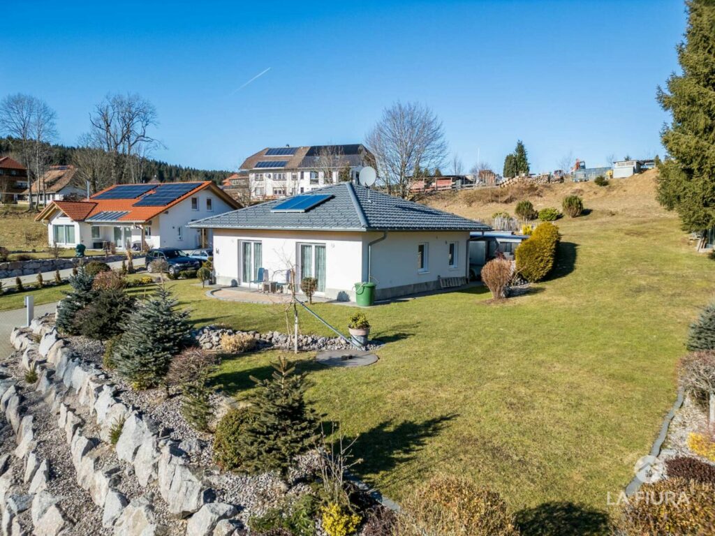 Grundstück und Haus