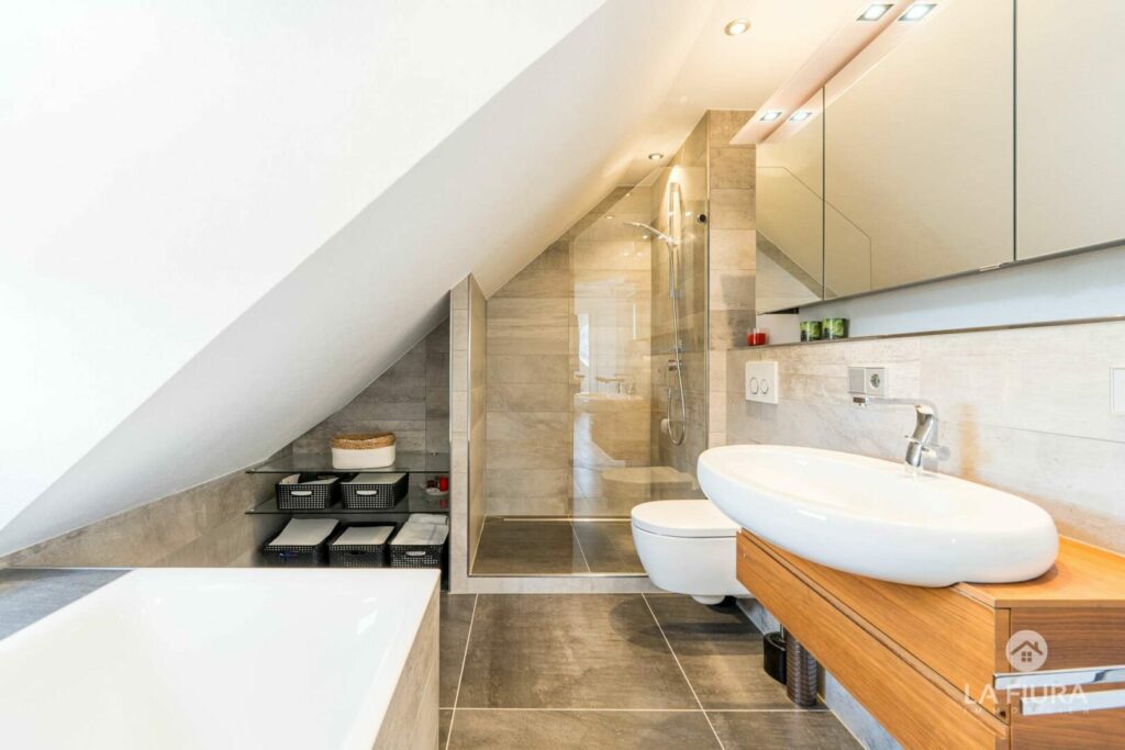 Master-Bad mit Dusche