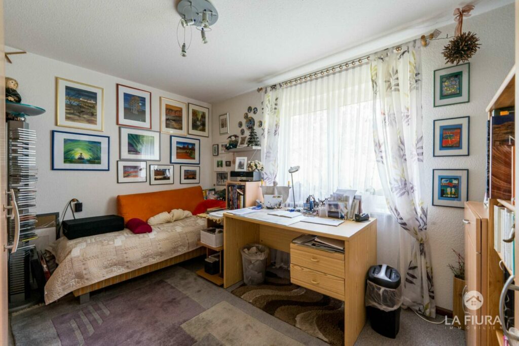 Kind/ Büro/ Gäste