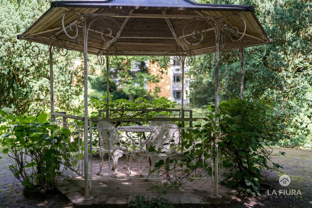 Pavillon im Park