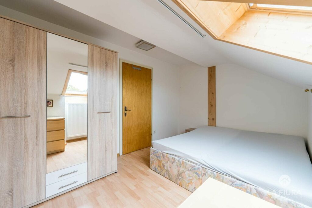 Schlafzimmer DG