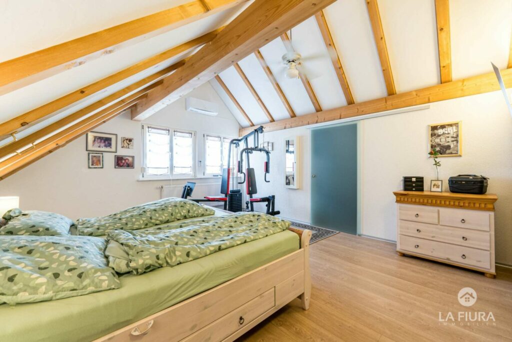 DG Schlafzimmer mit Ankleide