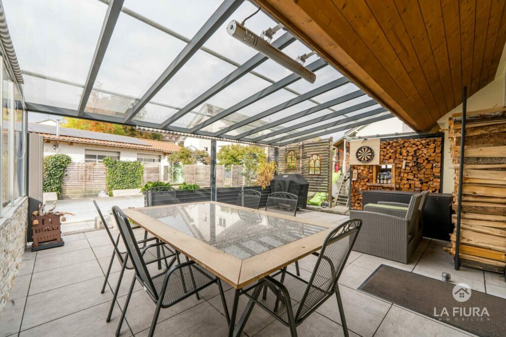 Terrasse mit Überdachung