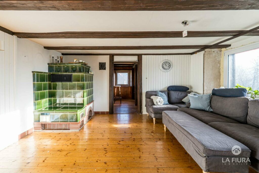 EG Wohnzimmer mit Kachelofen