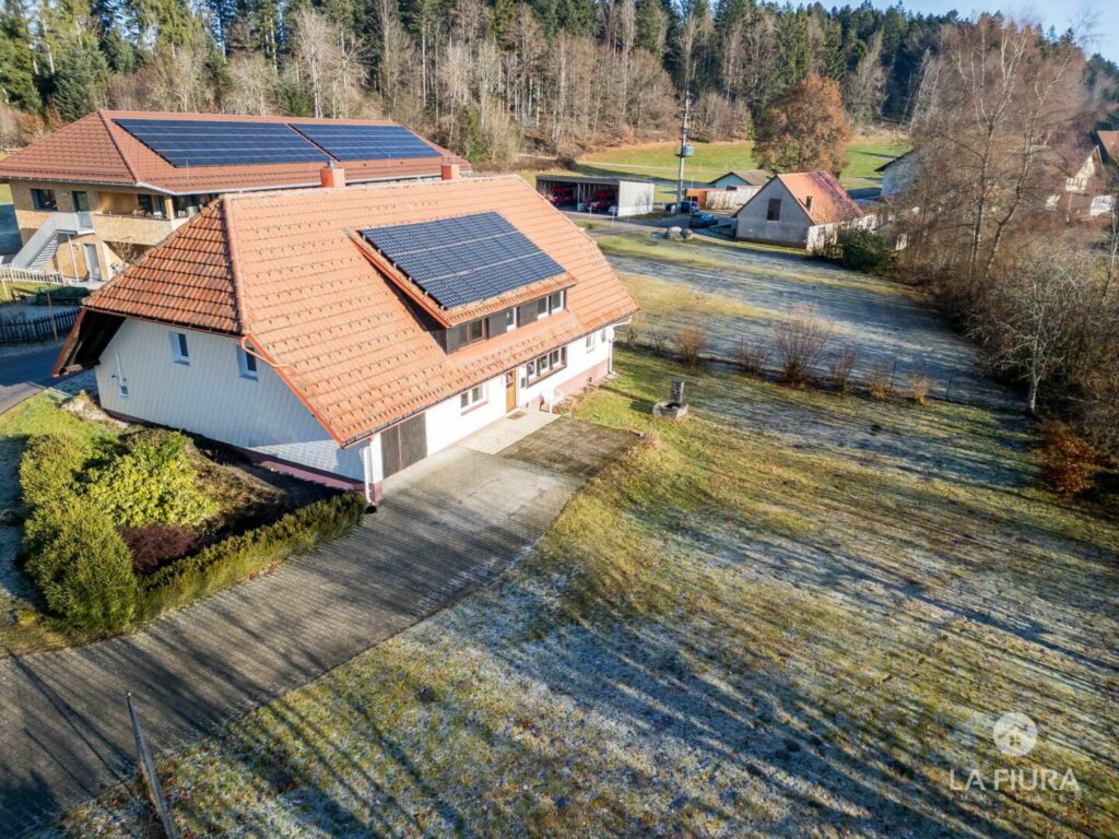 Bauernhaus mit Grundstück