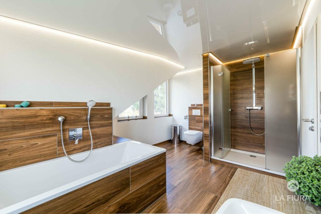 OG Bad mit Wanne und Dusche