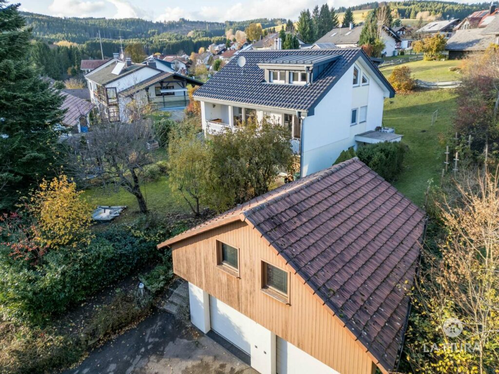 Haus, Garten, Doppelgarage