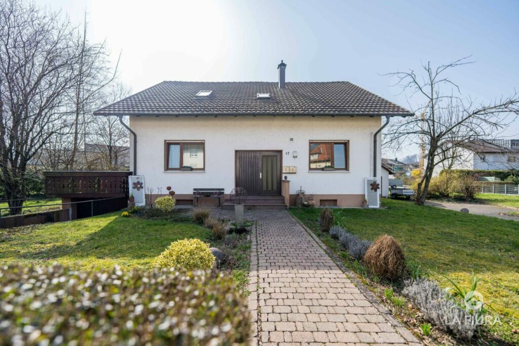 Einfamilienhaus mit Garage