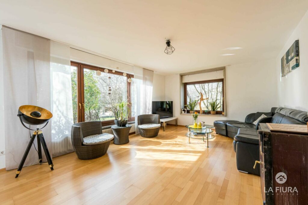 Wohnzimmer mit Terrasse