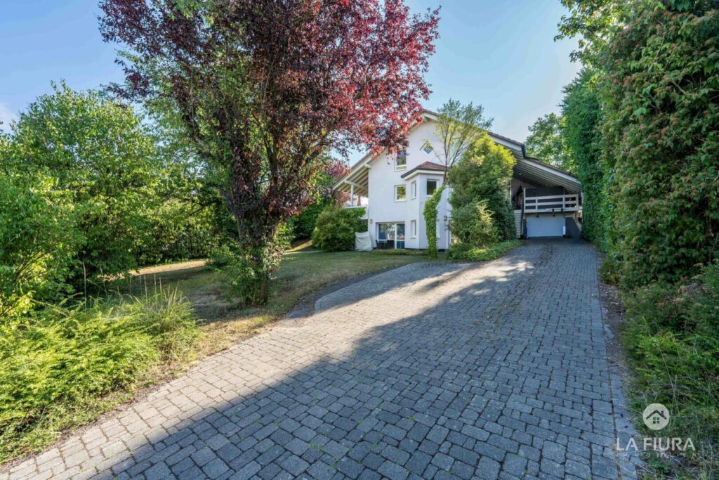 Haus und Grundstück