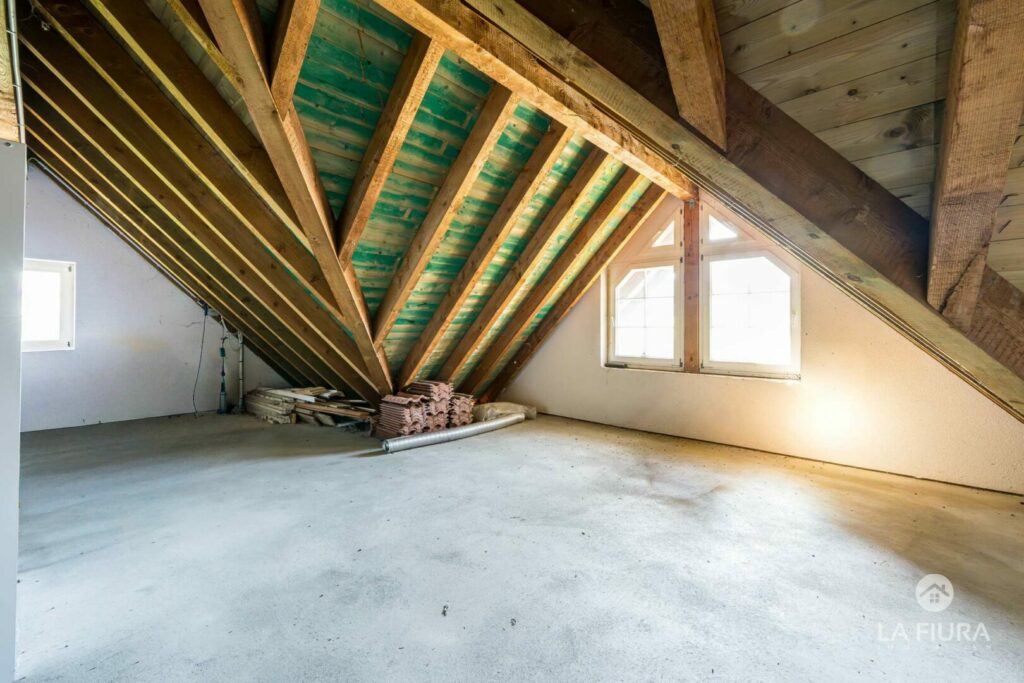 Dachgeschoss mit Abstellfläche