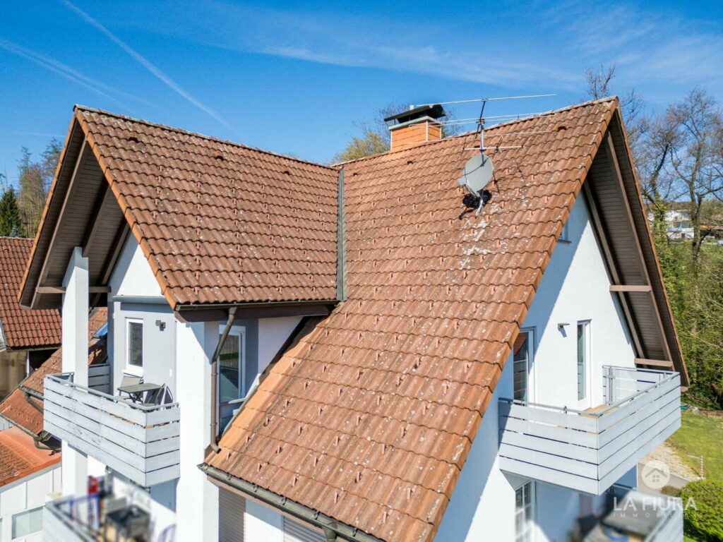 zwei Balkone, Süden u. Osten