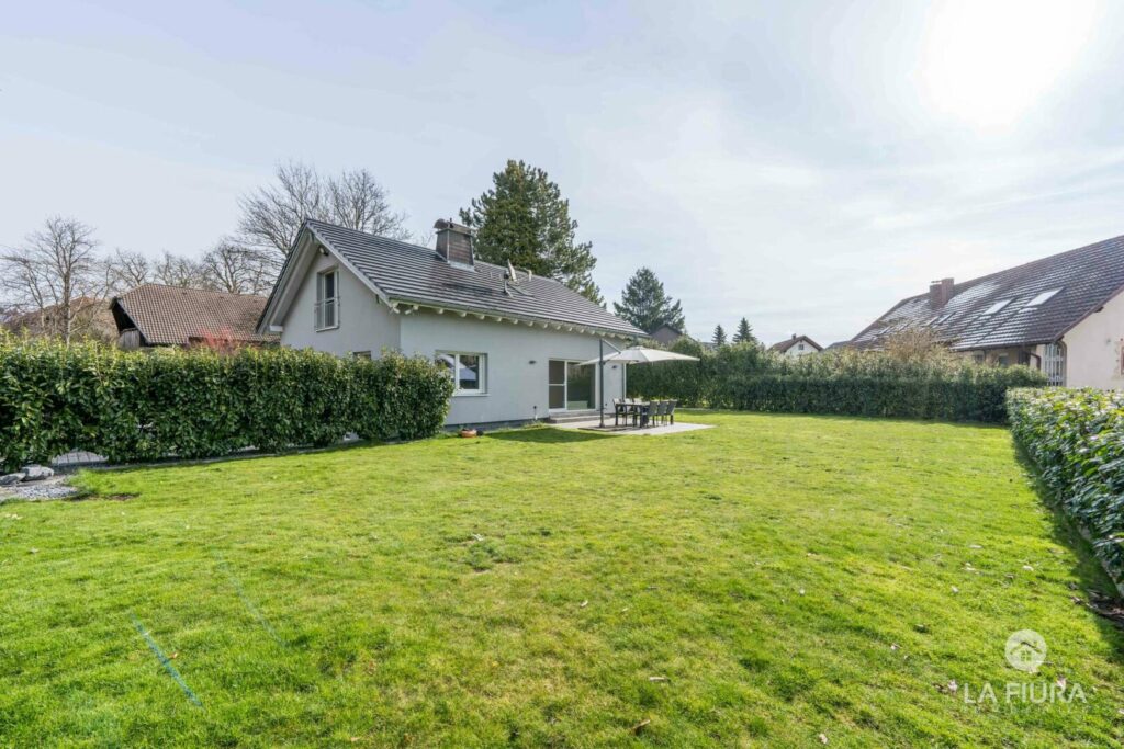 Südseite, Garten mit Terrasse