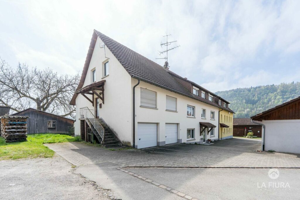 MFH mit sieben Garagen