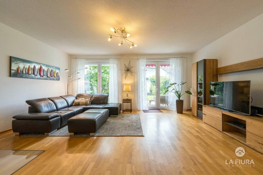 EG Wohnzimmer mit Terrasse