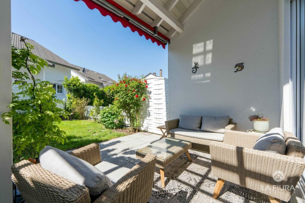 Terrasse mit Garten