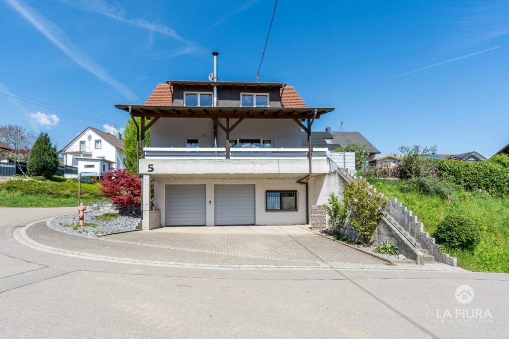Einfamilienhaus mit Doppelgarage