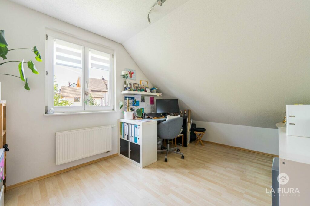 DG Kind, Büro, Gäste