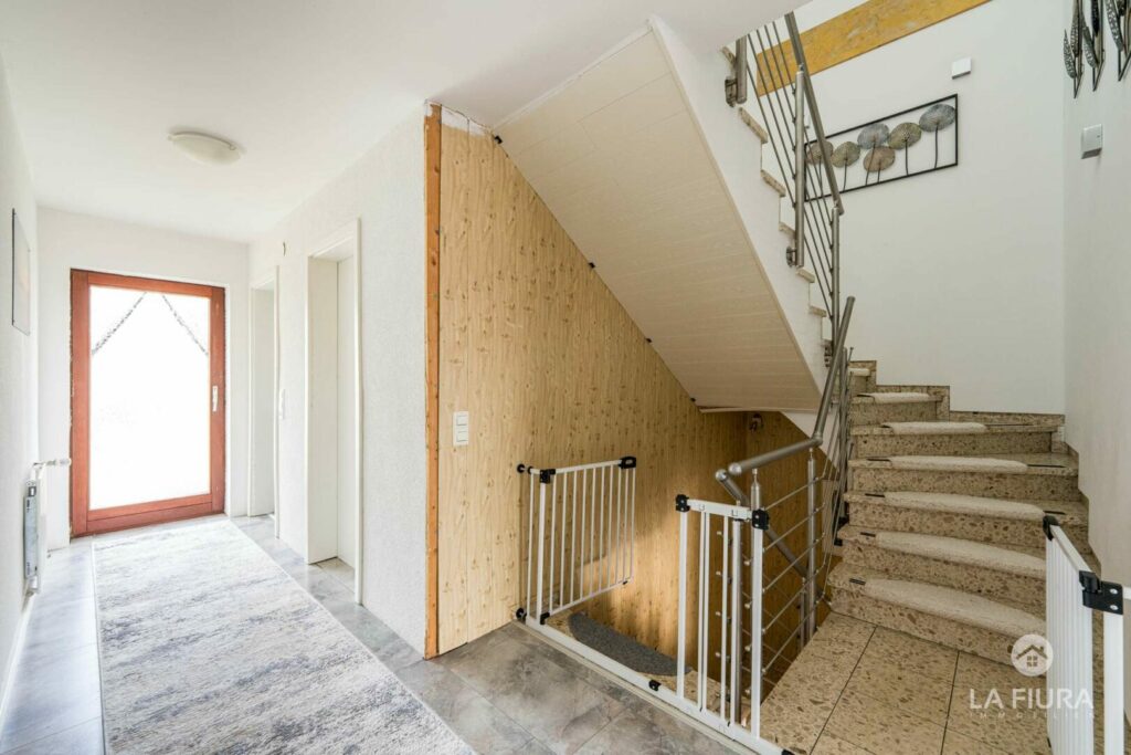 OG Flur, Treppe