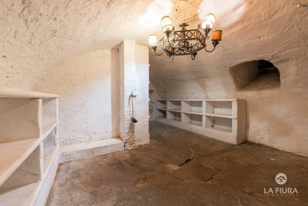 Fuchshöhle Keller