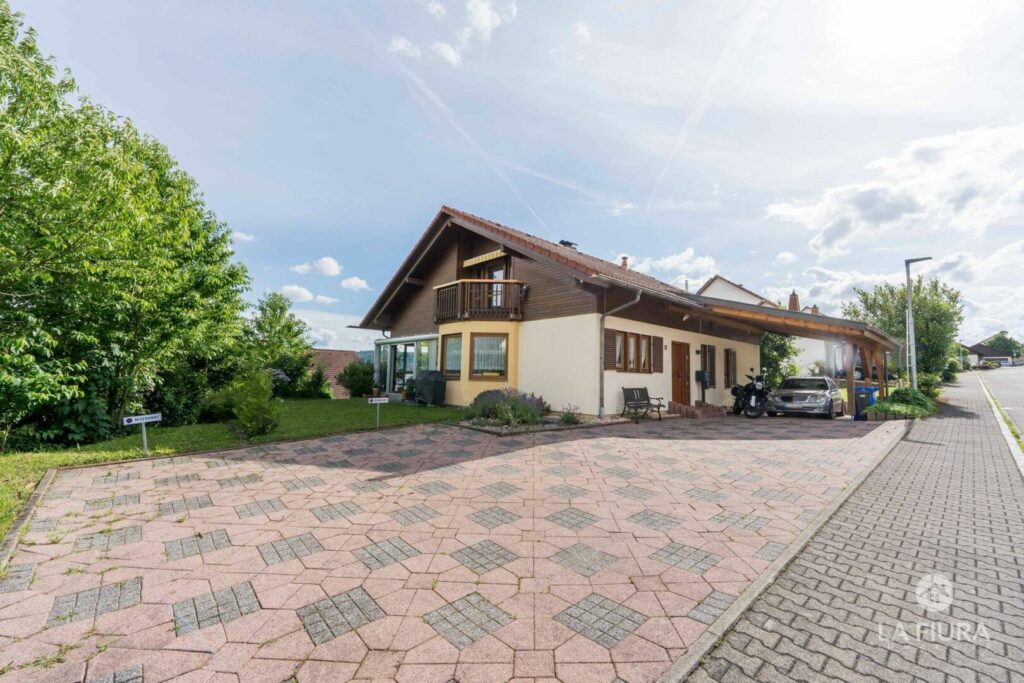 Dreifamilienhaus mit Hof