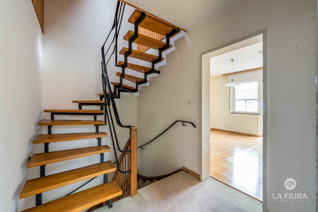 Treppe zum Dachgeschoss