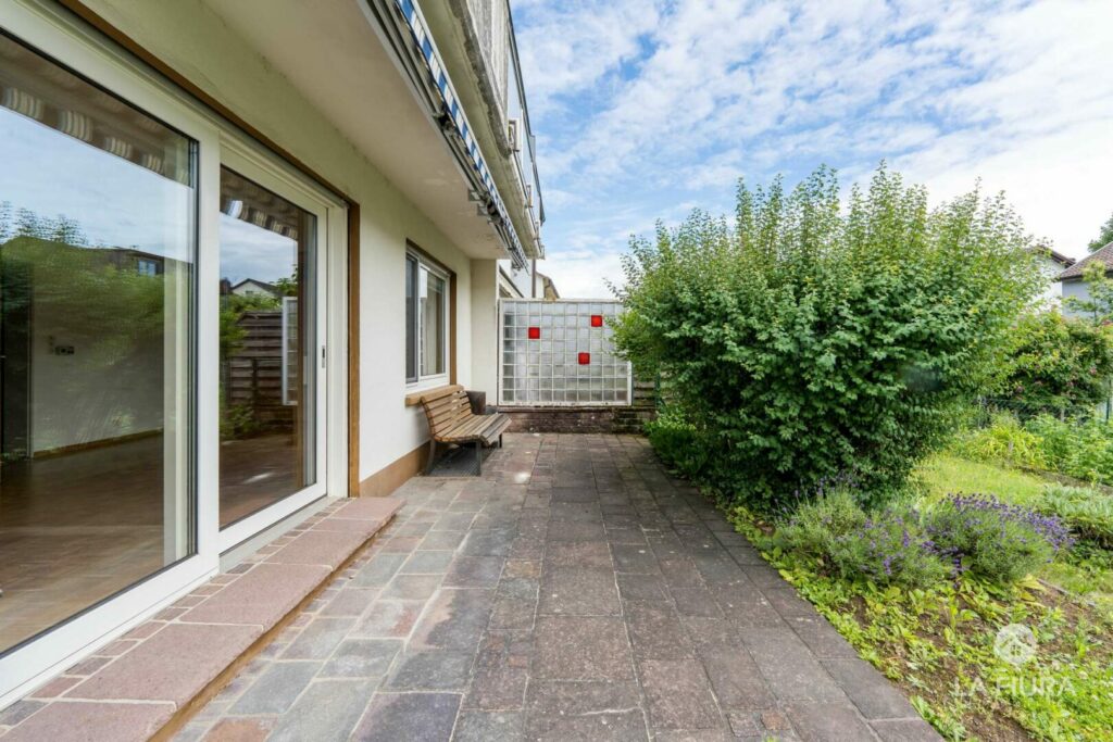 Teilüberdachte Terrasse