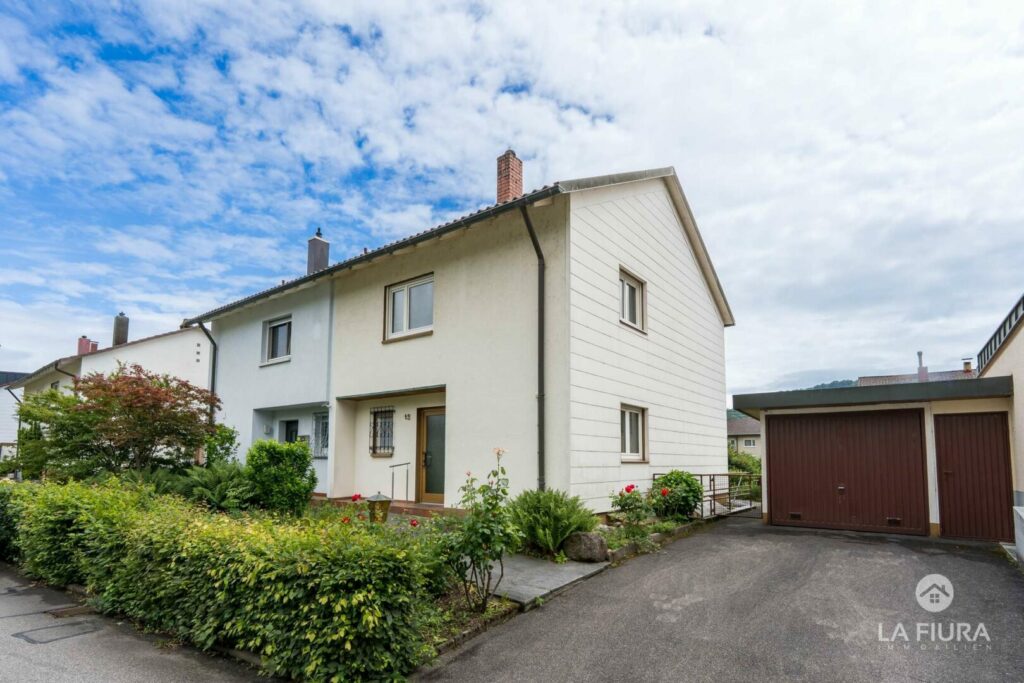Doppelhaushälfte mit Garage