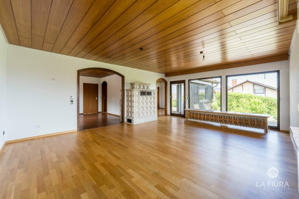 Wohnzimmer mit Kachelofen