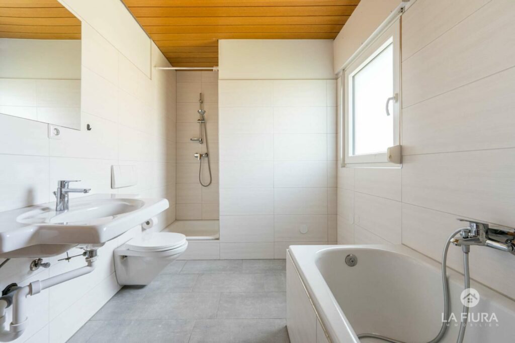Bad mit Dusche