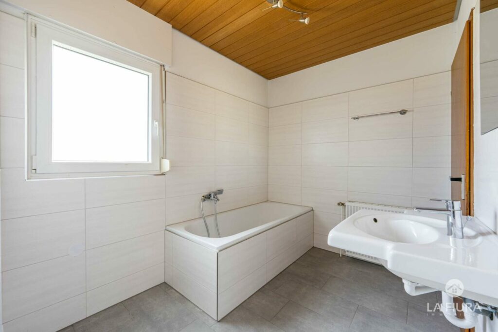 Bad mit Wanne