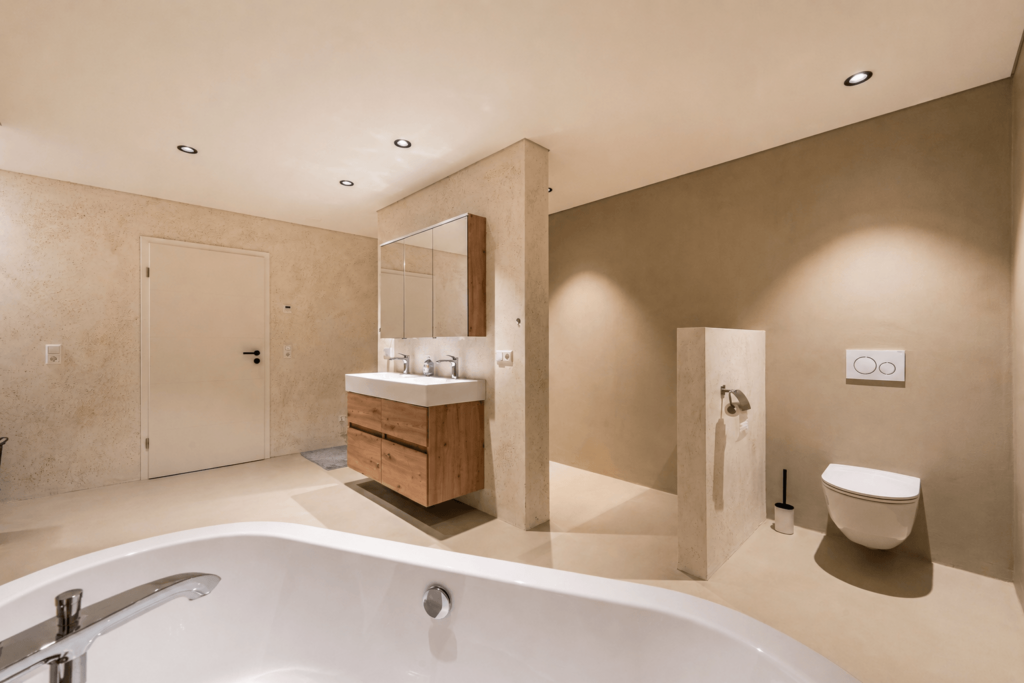 Bad mit Dusche u. Wanne