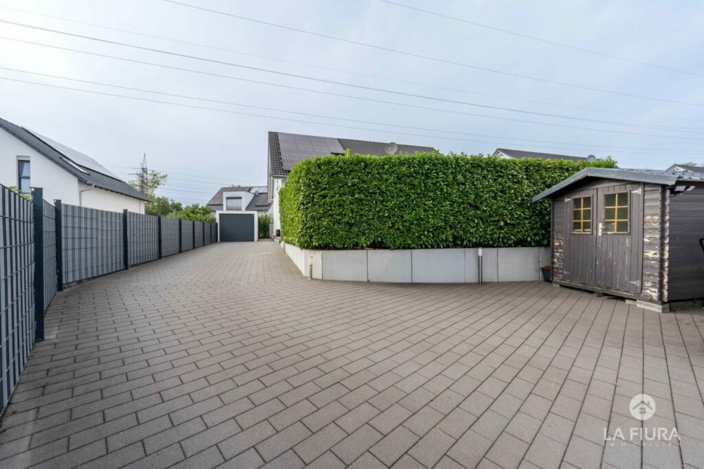 Hof, Stellplatz, Garage