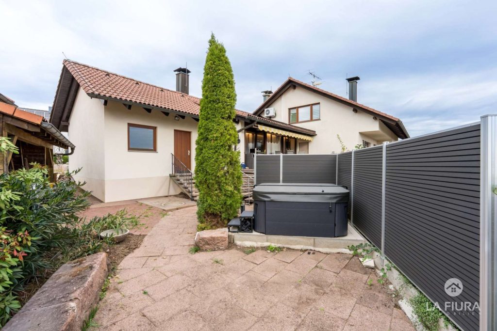Garten mit Whirlpool