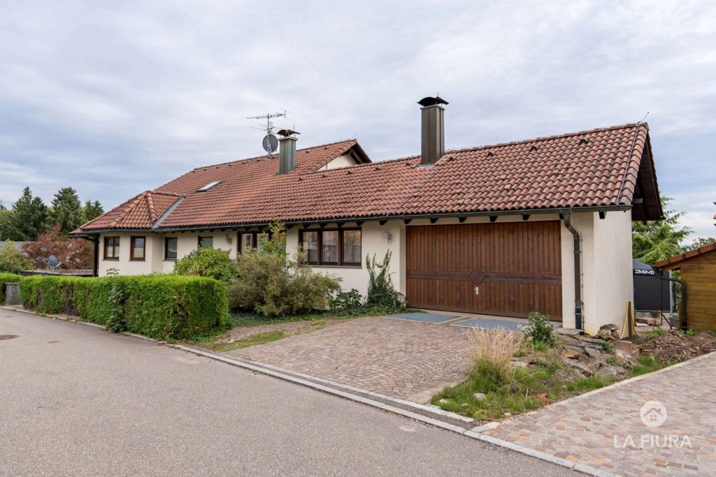 Doppelhaushälfte mit Garage