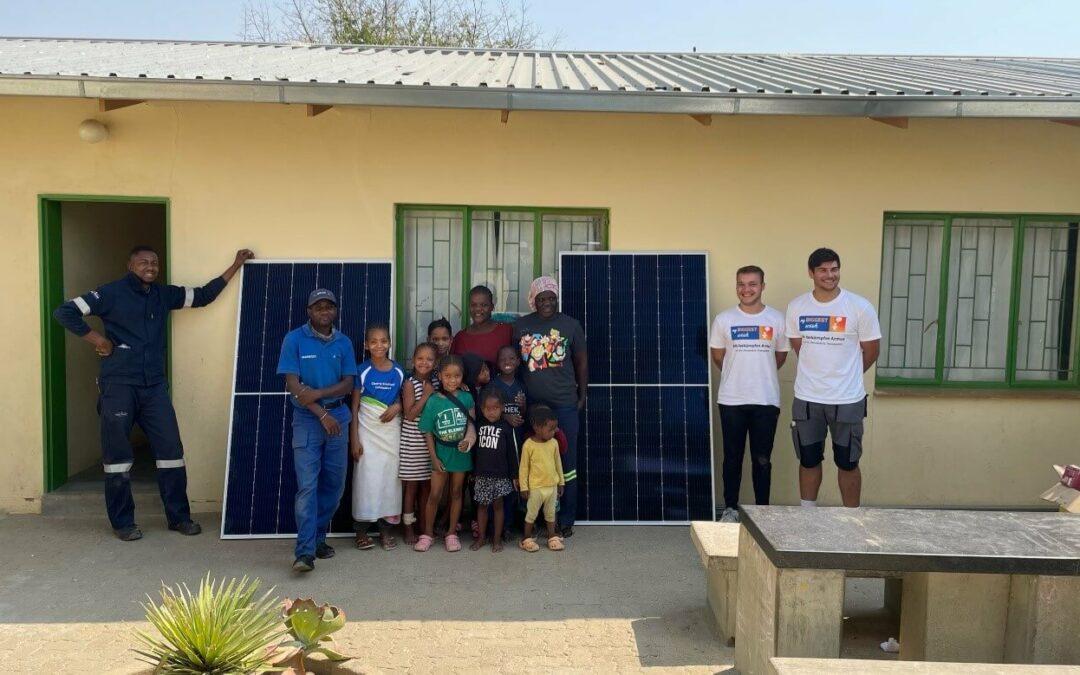 Bau einer PV-Anlage auf einem Waisenhaus in Namibia